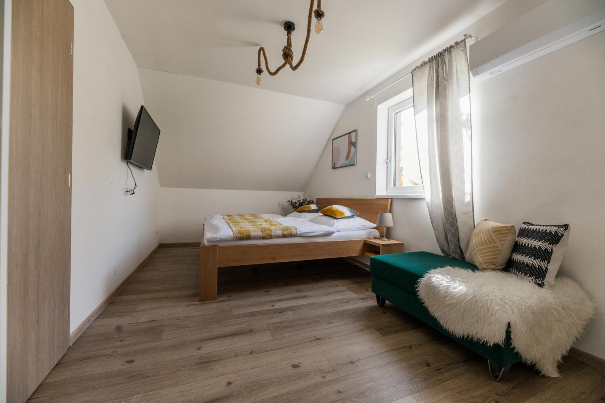 Villa Rekreacni Dum U Jezer, Milovice 6 Exterior foto