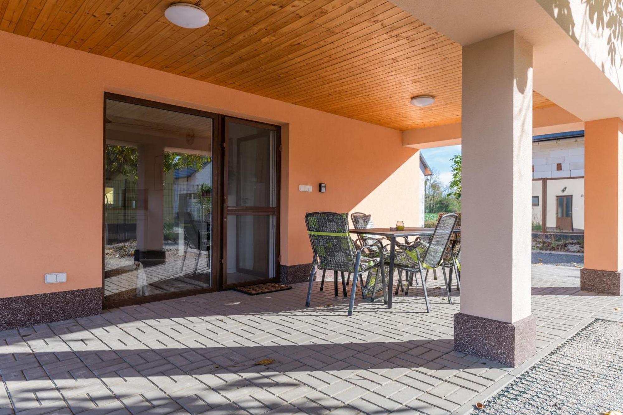 Villa Rekreacni Dum U Jezer, Milovice 6 Exterior foto